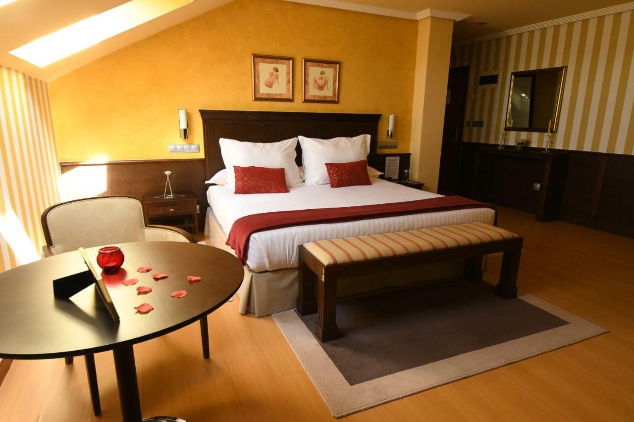Hotel Miravalle Ourense Eksteriør billede